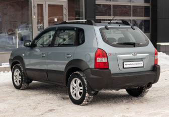 Подержанный автомобиль Hyundai Tucson 2005 года (7 фото)