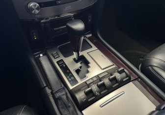 Подержанный автомобиль Lexus LX 2015 года (14 фото)