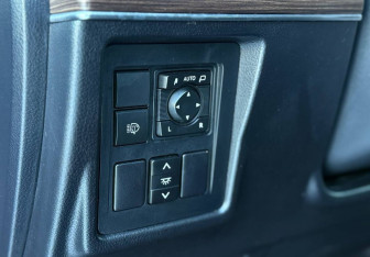 Подержанный автомобиль Toyota Land Cruiser Prado 2018 года (17 фото)