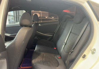 Подержанный автомобиль Hyundai Solaris Sedan 2015 года (10 фото)