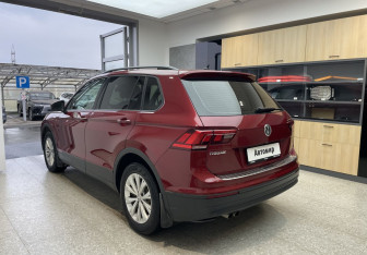Подержанный автомобиль Volkswagen Tiguan 2020 года (6 фото)