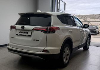 Подержанный автомобиль Toyota RAV4 2019 года (4 фото)