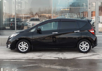 Подержанный автомобиль Nissan Note 2017 года (8 фото)