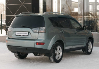 Подержанный автомобиль Mitsubishi Outlander 2006 года (5 фото)