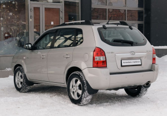 Подержанный автомобиль Hyundai Tucson 2007 года (7 фото)