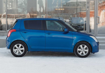 Подержанный автомобиль Suzuki Swift Hatchback 2009 года (4 фото)
