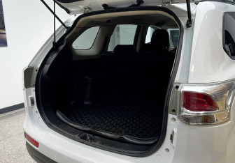 Подержанный автомобиль Mitsubishi Outlander 2013 года (20 фото)