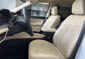 Подержанный автомобиль Jeep Grand Cherokee 2022 года (8 фото)