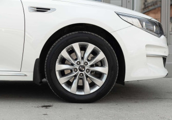 Подержанный автомобиль Kia Optima Sedan 2017 года (9 фото)