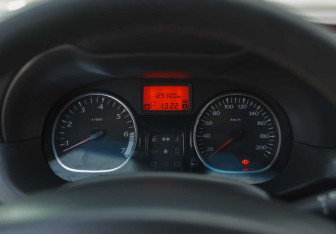Подержанный автомобиль Renault Duster 2014 года (12 фото)