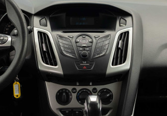 Подержанный автомобиль Ford Focus Wagon 2012 года (13 фото)