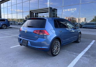 Подержанный автомобиль Volkswagen Golf Hatchback 2013 года (5 фото)