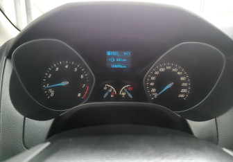 Подержанный автомобиль Ford Focus Sedan 2012 года (10 фото)