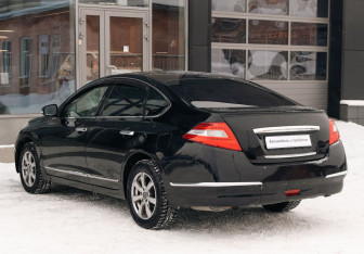 Подержанный автомобиль Nissan Teana 2009 года (7 фото)