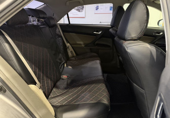 Подержанный автомобиль Toyota Mark X 2010 года (12 фото)