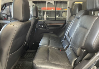 Подержанный автомобиль Mitsubishi Pajero 2007 года (9 фото)