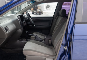 Подержанный автомобиль Nissan Expert 1999 года (17 фото)