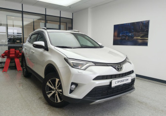 Подержанный автомобиль Toyota RAV4 2018 года (3 фото)