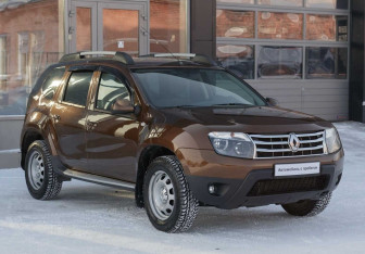Подержанный автомобиль Renault Duster 2015 года (3 фото)