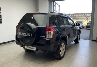 Подержанный автомобиль Suzuki Grand Vitara 2011 года (4 фото)