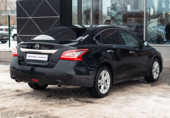 Подержанный автомобиль Nissan Teana 2014 года (5 фото)