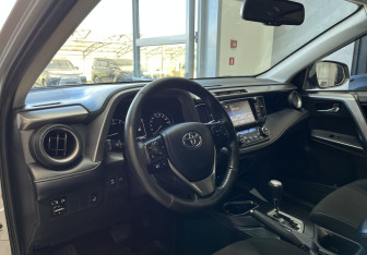 Подержанный автомобиль Toyota RAV4 2018 года (7 фото)