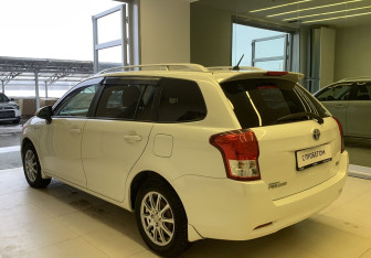 Подержанный автомобиль Toyota Corolla Wagon 2014 года (6 фото)