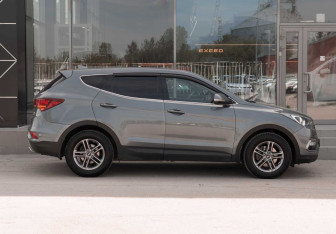 Подержанный автомобиль Hyundai Santa Fe 2017 года (4 фото)