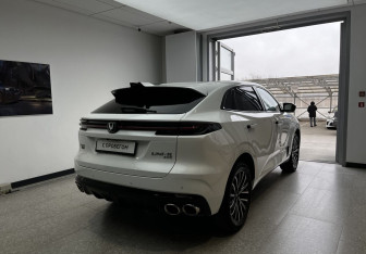 Подержанный автомобиль Changan UNI-K 2023 года (4 фото)