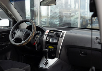 Подержанный автомобиль Hyundai Tucson 2008 года (10 фото)