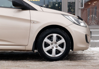 Подержанный автомобиль Hyundai Solaris Sedan 2011 года (9 фото)