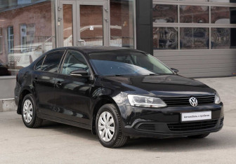 Подержанный автомобиль Volkswagen Jetta Sedan 2014 года (3 фото)