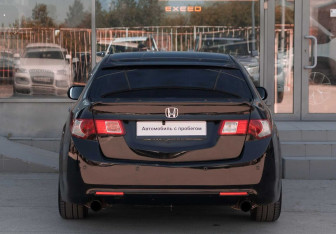 Подержанный автомобиль Honda Accord Sedan 2008 года (6 фото)