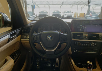 Подержанный автомобиль BMW X3 2011 года (8 фото)
