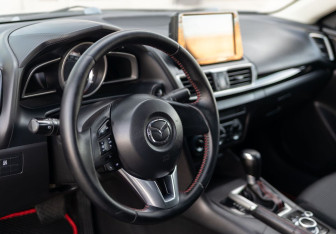 Подержанный автомобиль Mazda 3 Sedan 2014 года (11 фото)