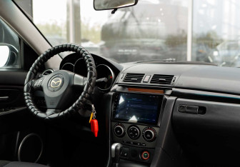 Подержанный автомобиль Mazda 3 Sedan 2006 года (10 фото)
