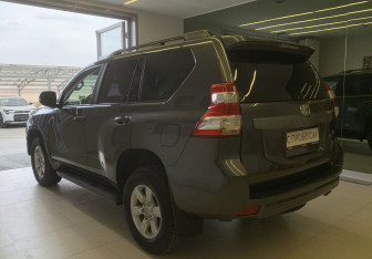 Подержанный автомобиль Toyota Land Cruiser Prado 2016 года (6 фото)