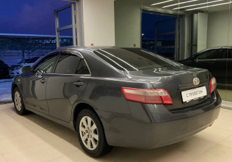 Подержанный автомобиль Toyota Camry Sedan 2007 года (6 фото)