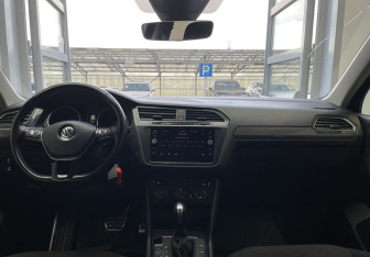 Подержанный автомобиль Volkswagen Tiguan 2019 года (10 фото)