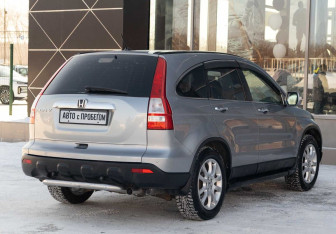 Подержанный автомобиль Honda CR-V 2007 года (5 фото)