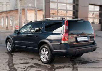 Подержанный автомобиль Volvo XC70 2001 года (7 фото)