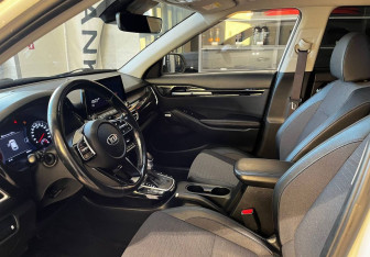 Подержанный автомобиль Kia Seltos 2021 года (8 фото)