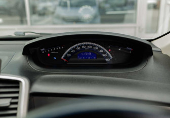 Подержанный автомобиль Honda Freed 2011 года (12 фото)