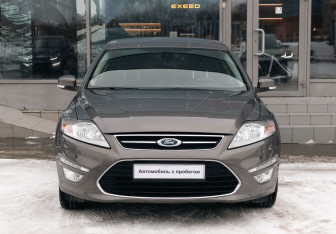 Подержанный автомобиль Ford Mondeo Liftback 2012 года (2 фото)