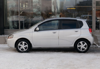Подержанный автомобиль Chevrolet Aveo Hatchback 2006 года (8 фото)