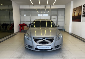 Подержанный автомобиль Opel Insignia Sedan 2011 года (2 фото)