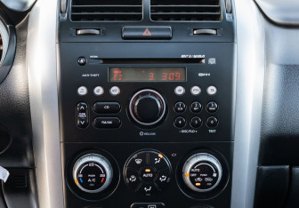 Подержанный автомобиль Suzuki Grand Vitara 2008 года (14 фото)