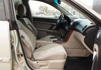 Подержанный автомобиль Subaru Legacy Wagon 2005 года (19 фото)