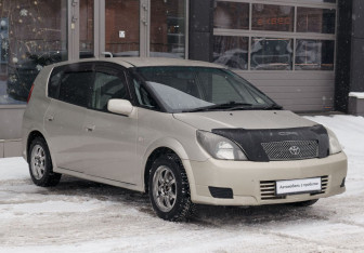 Подержанный автомобиль Toyota Opa 2001 года (3 фото)