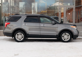 Подержанный автомобиль Ford Explorer 2012 года (4 фото)